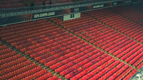Quelle routine de stretching est idéale pour les athlètes pratiquant le tennis avant un match?