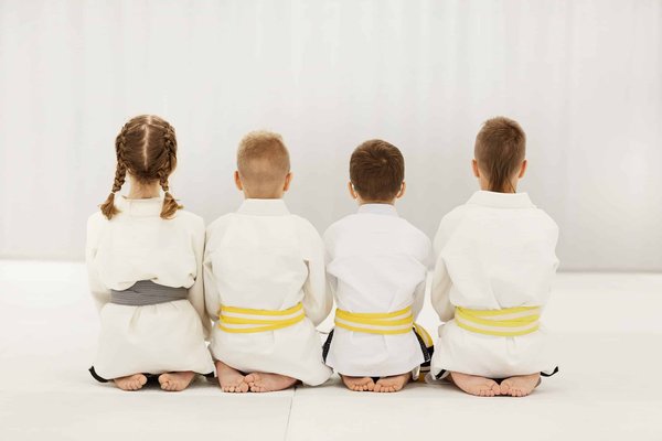 Quelle est l'influence de la pratique régulière du Judo sur la confiance en soi des jeunes adultes?